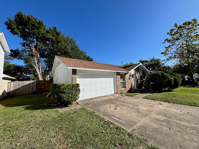 Photo 1 of 23 - 114 Mariana Dr - Richardson, TX Primary Photo - 114 Mariana Dr