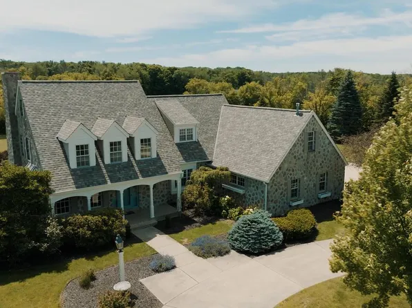 5857 East Waterford ROAD, Hartford, WI 53027