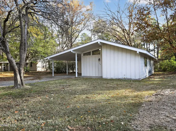 346 Queen Theresa Ln, Jackson, MS 39209