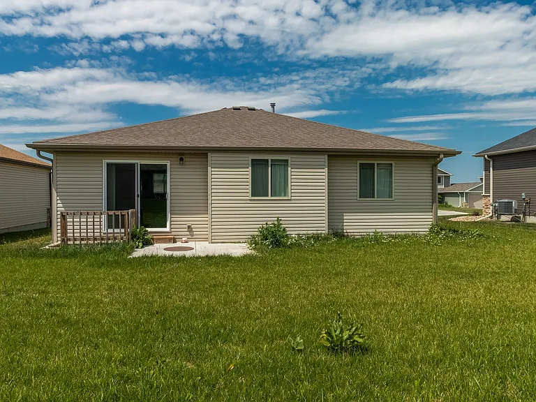 2849 W Rose St — Photo 14