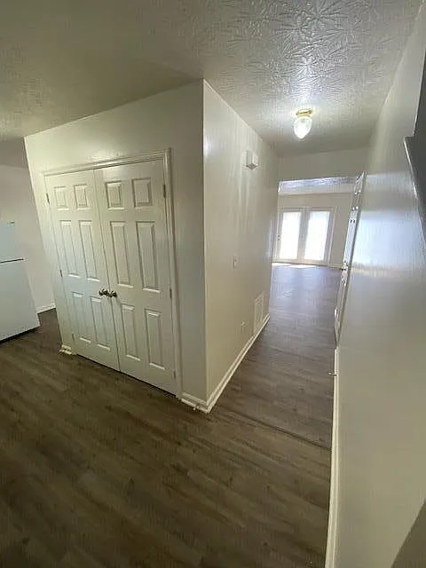 3 bed, 1.5 bath, 1250 sqft, $1,495 — Photo 3