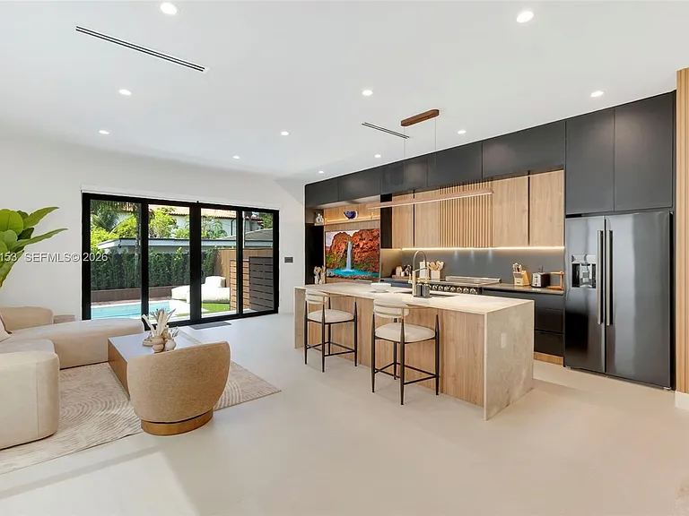 3011 SW 27th St #1 — Photo 3