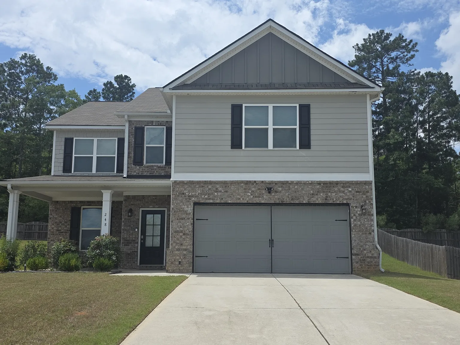 4 bed, 2.5 bath, 3096 sqft, $1,200 — Photo 1