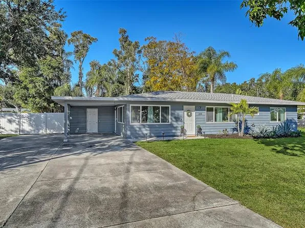 209 Briggs Ct, Sarasota, FL 34237