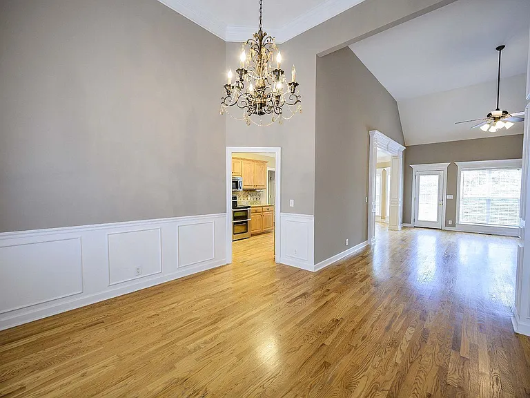 2256 Westwood Dr — Photo 10