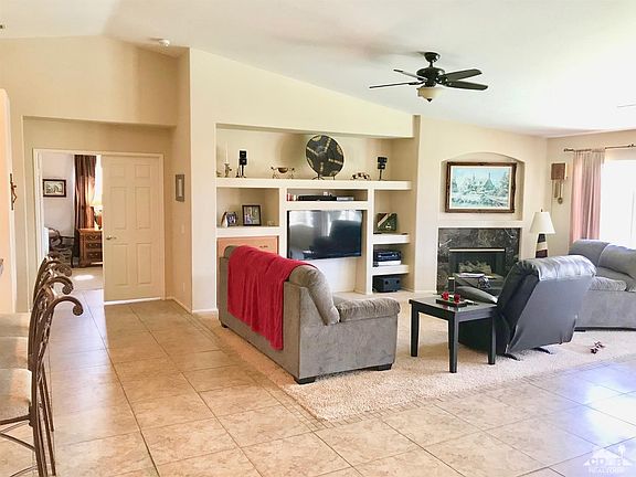 3rd image of 43281 Avenida Estrella