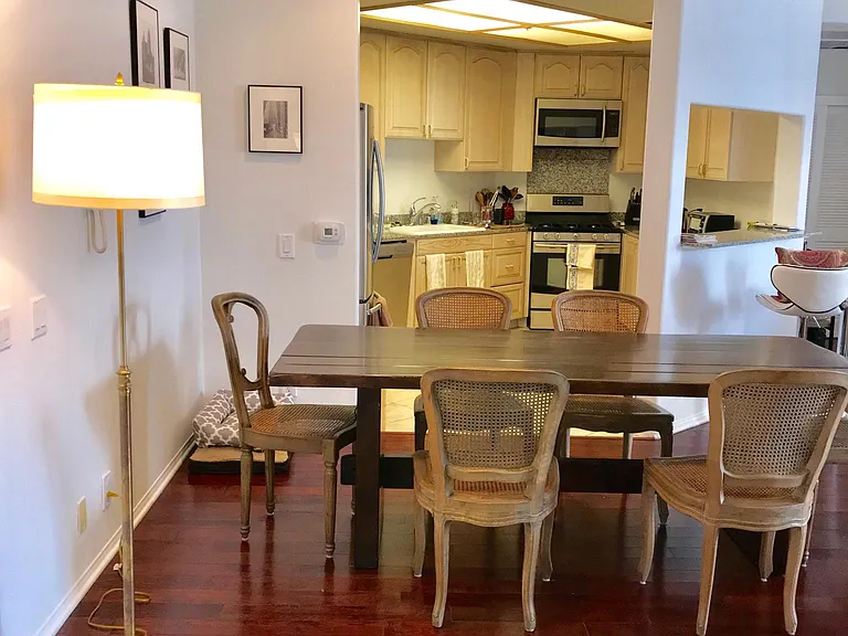 8349 Blackburn Ave #302 — Photo 92