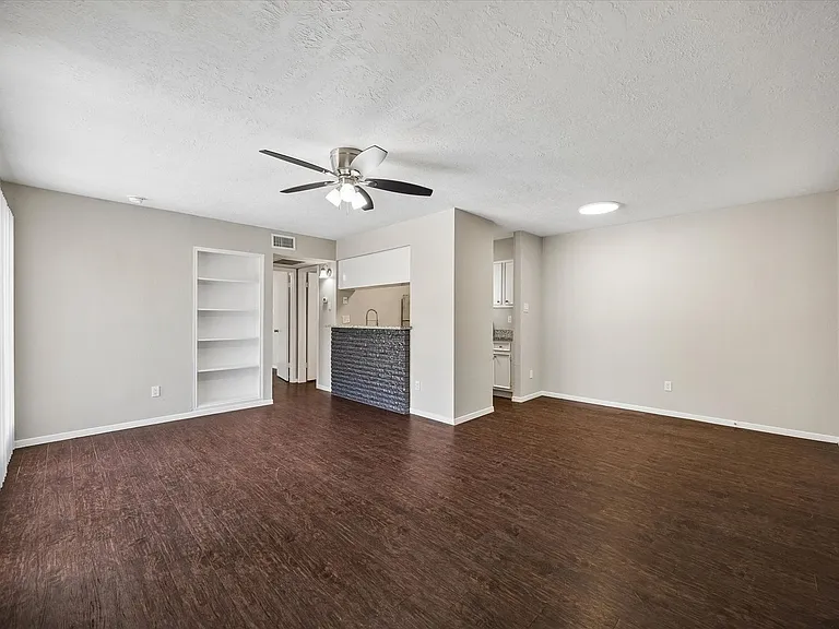 Emerson Street Apartments — Photo 17