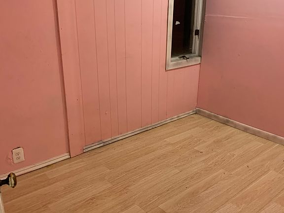 2nd image of 118 Kehr St Unit 2