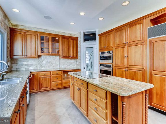 3rd image of 8736 Marburg Manor Dr