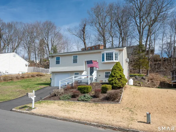 23 Fleetwood Drive, Danbury, CT 06810