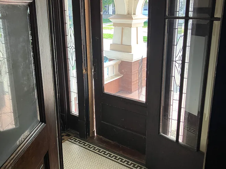 68 Roanoke Pkwy #2 — Photo 3