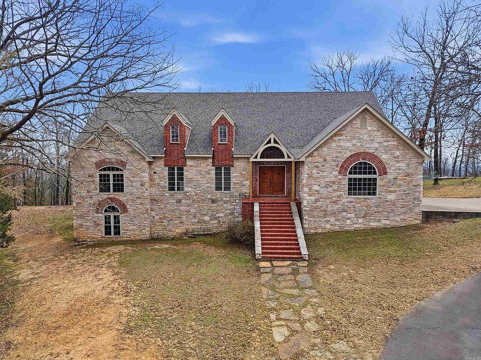 1st image of 4 Robins Ridge Rd