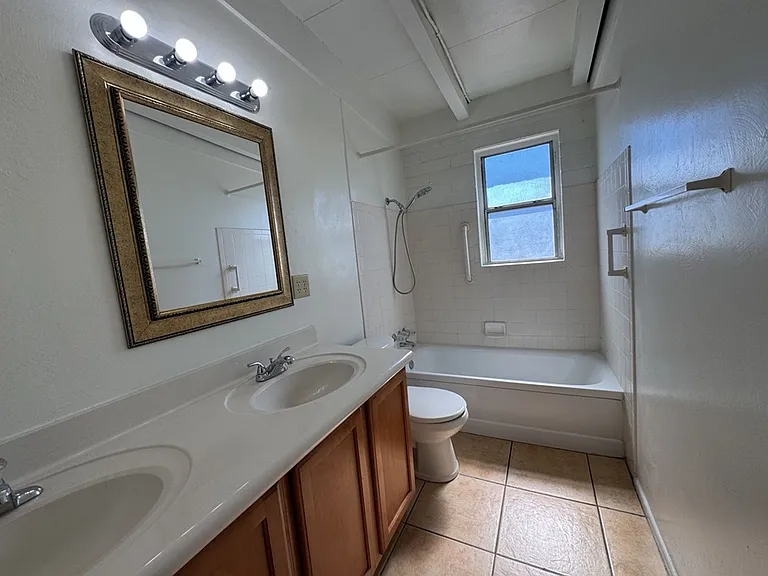 1800 E Fry Blvd #18 — Photo 9