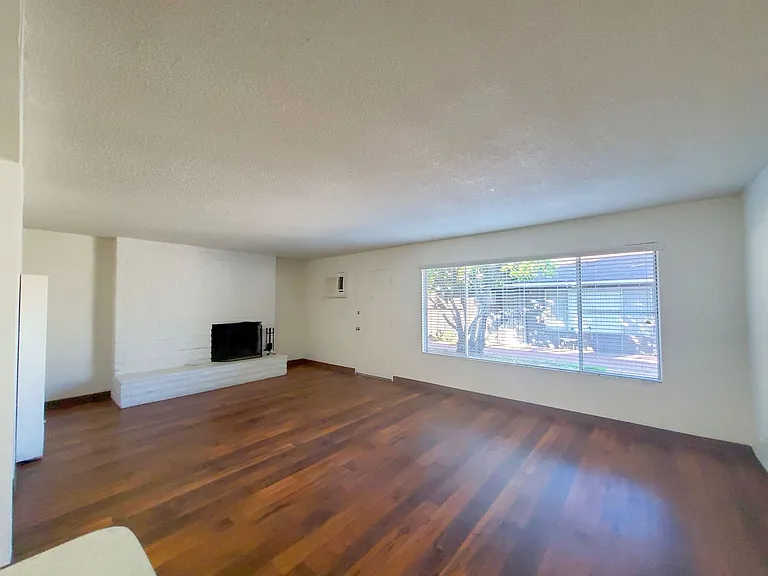 Town and Country Garden Apartments — Photo 27