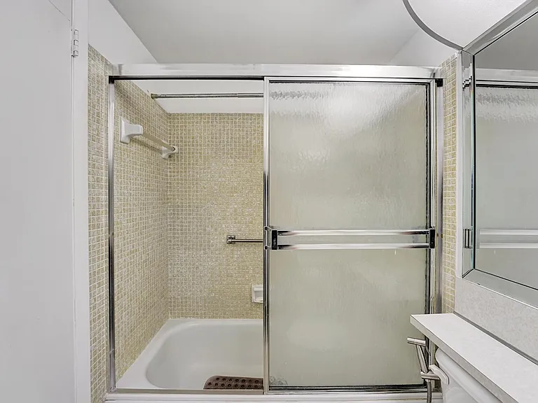 1056 Cambridge #C — Photo 21