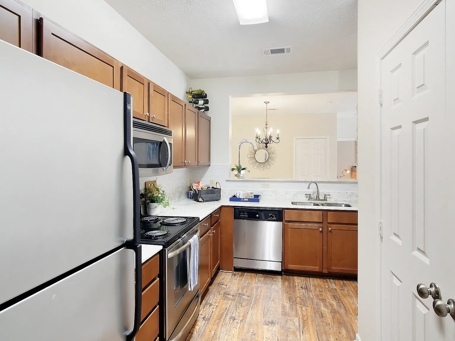 Landing at Willow Bayou Apartment Homes — Photo 3