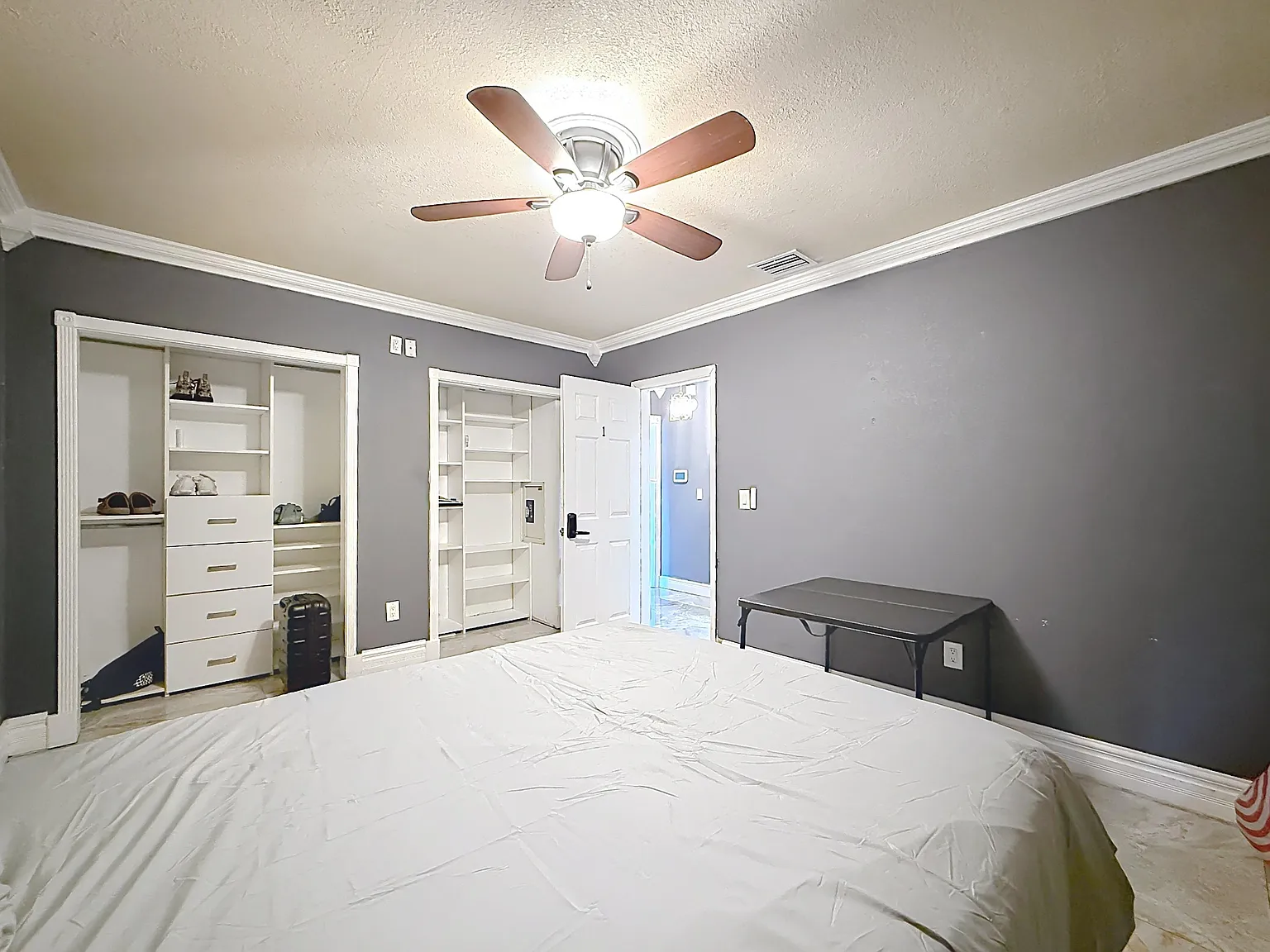 4 bed, 2.0 bath, 1600 sqft, $1,360 — Photo 2