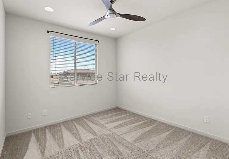 3407 E Louise Dr — Photo 27