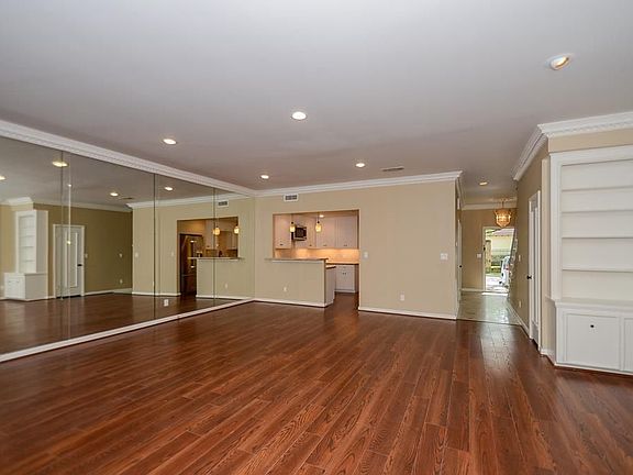 4th image of 573 N Post Oak Ln
