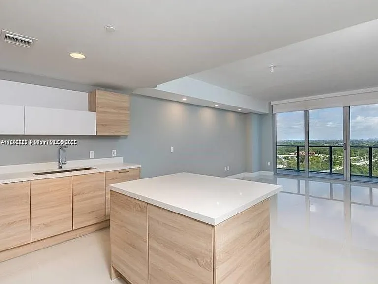 16385 Biscayne Blvd #2103 — Photo 3