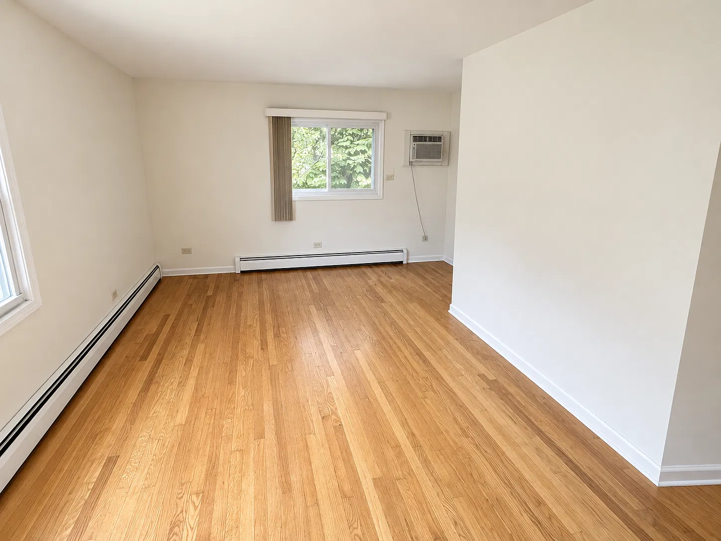 Fox Lake - 6 Unit — Photo 3
