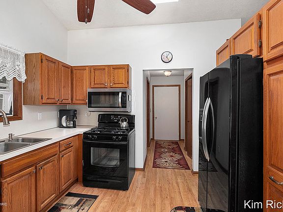 5th image of 9761 Grange Ave NE