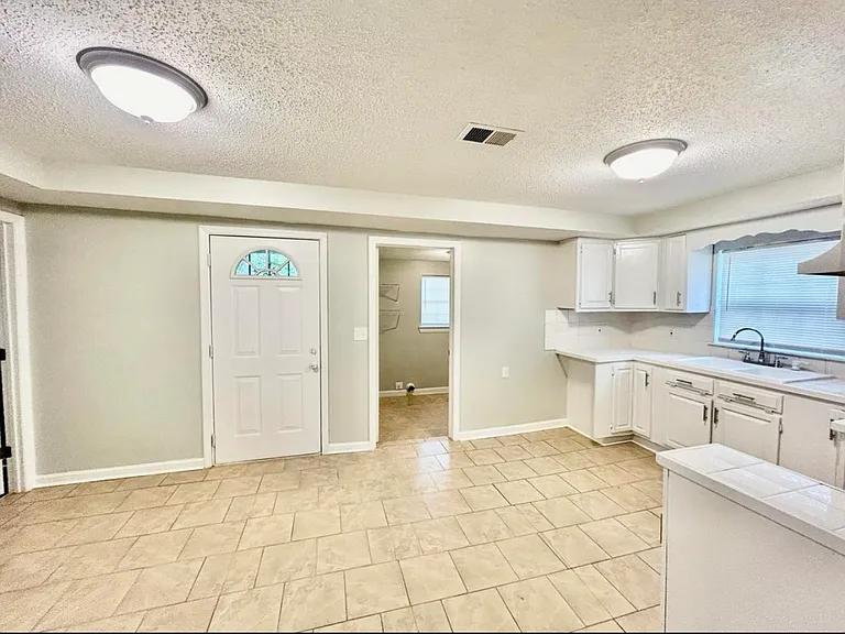 2405 N Chamberlain Ave — Photo 8