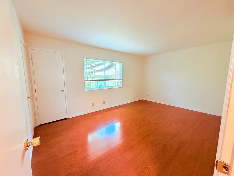 111B Ascot Ct — Photo 24