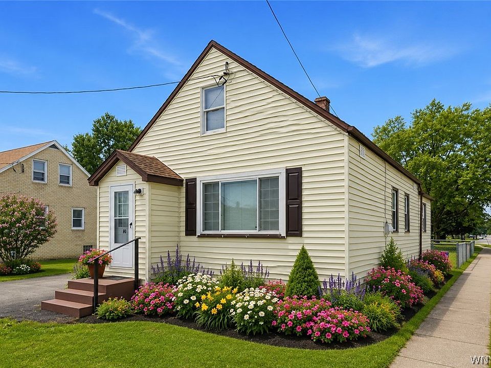 1st image of 80 Helen St