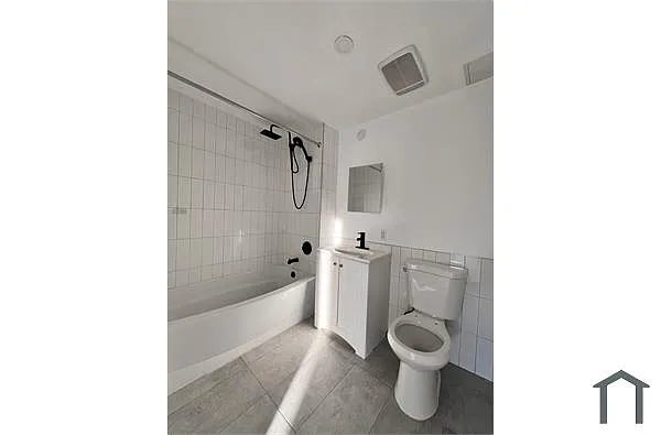 Building Photo - 661 Manida St #2I