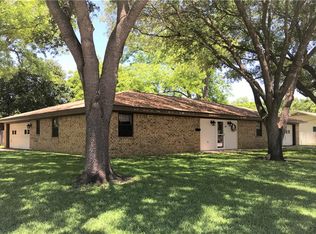 200 E 6th St, Cameron, TX 76520