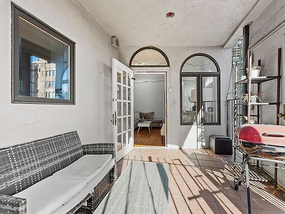 3rd image of 34 Beekman Pl #1