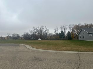 303 Mueller Dr, Hendricks, MN 56136