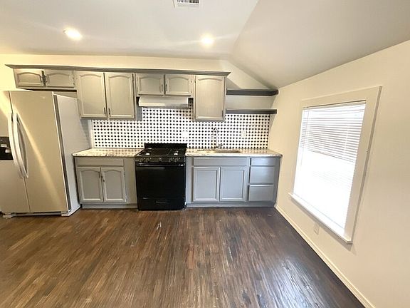 3rd image of 2714 E Newton Pl