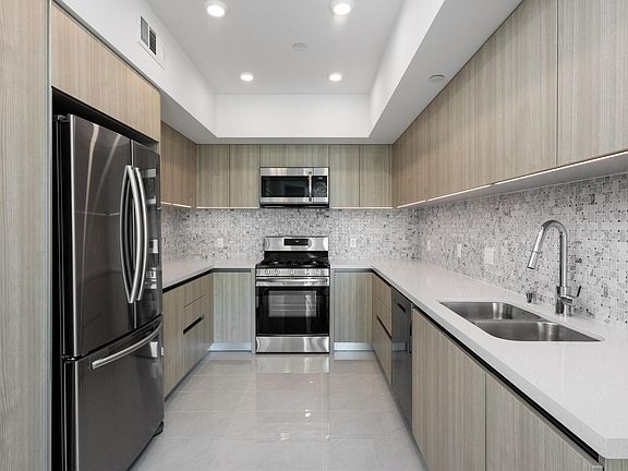 4th image of 1070 S Holt Ave #2B-2Ba-1300Sqft
