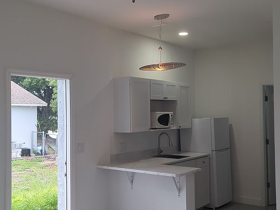4th image of 6147 Hellman Ave