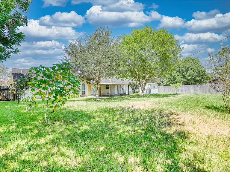 607 Rosewood Dr — Photo 18