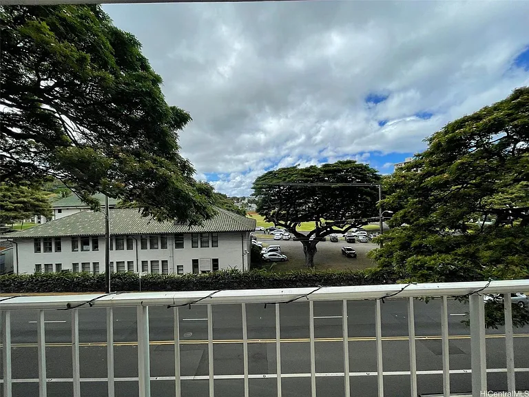 1710 Punahou St #403 — Photo 14