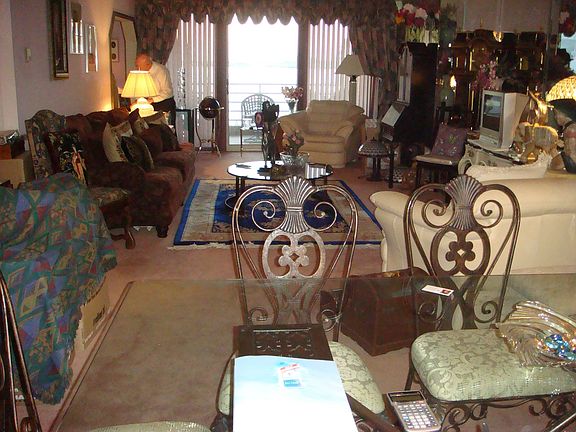 5th image of 215 Brooke Ave APT 302