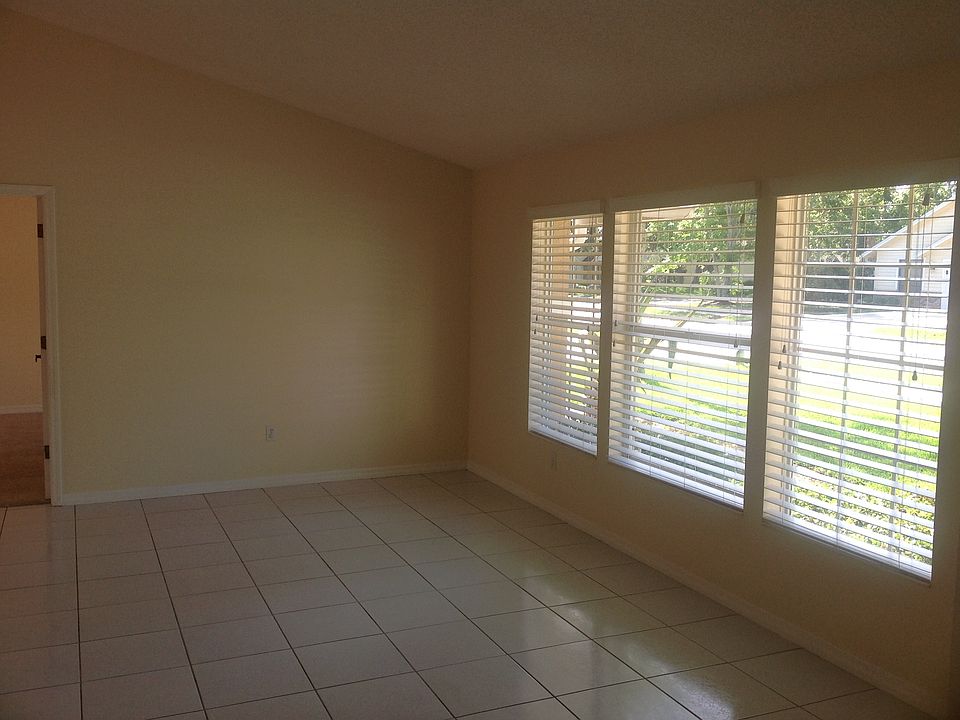 1st image of 4013 N Waterbridge Cir