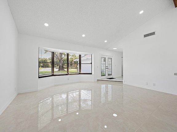 5th image of 1633 WOODS BEND Road