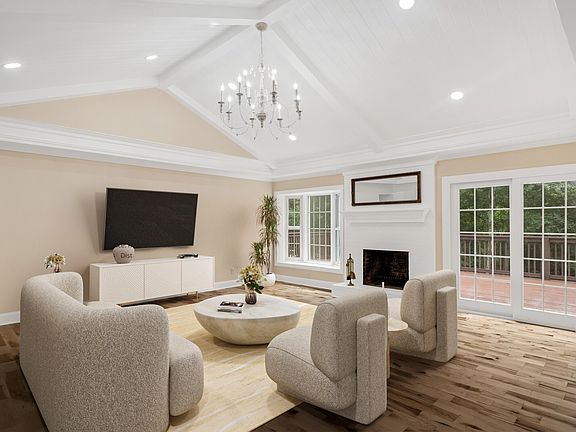 3rd image of 1104 Lochland Dr