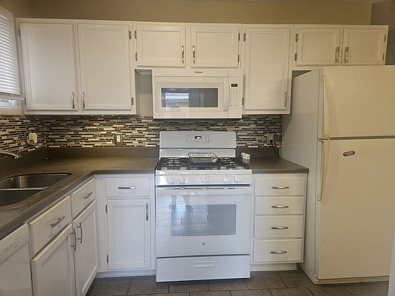 4th image of 2235 Winton Ave