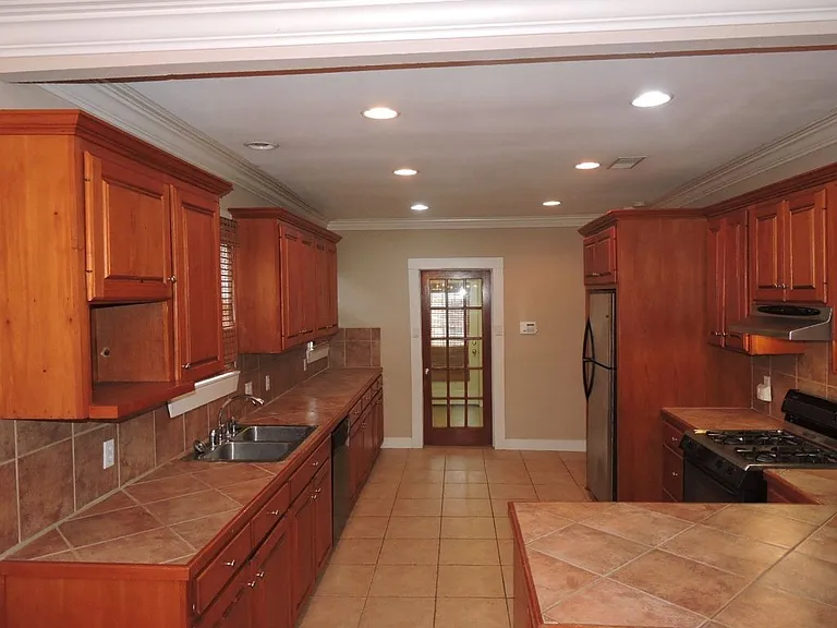 1320 Perkins Rd — Photo 9