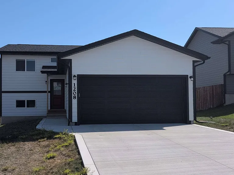 1208 Kenai Dr — Photo 1