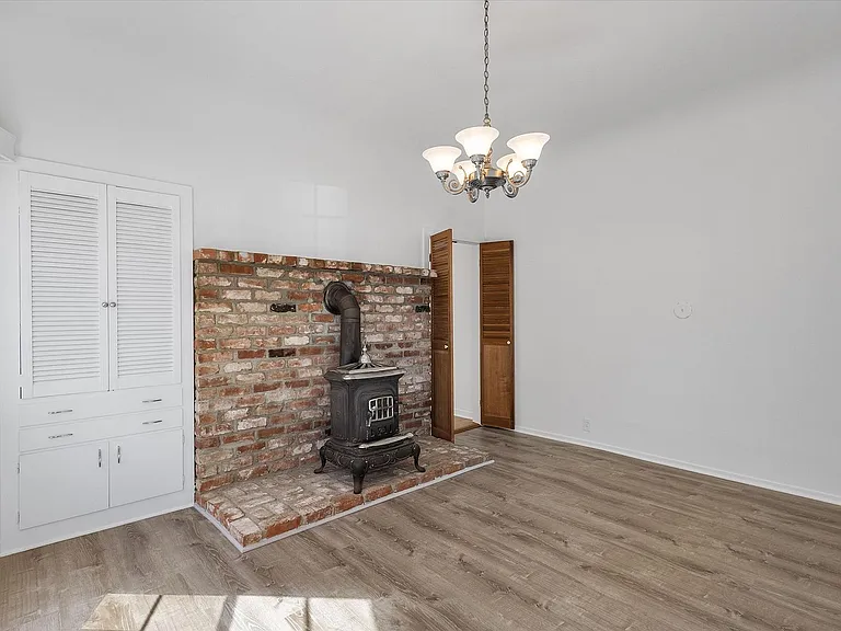 1087 Park Ave — Photo 11