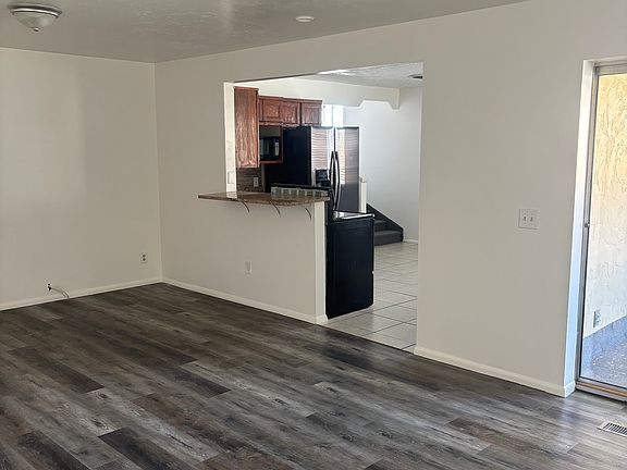 4th image of 1156 N Quincy Ave