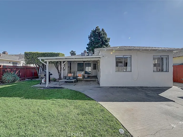 444 N Shattuck Pl — Photo 9