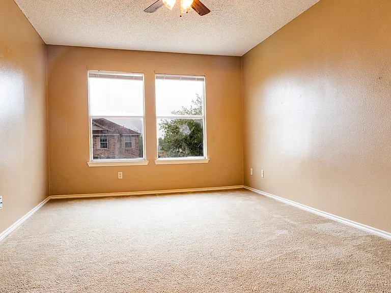 2104 Magnolia St — Photo 12